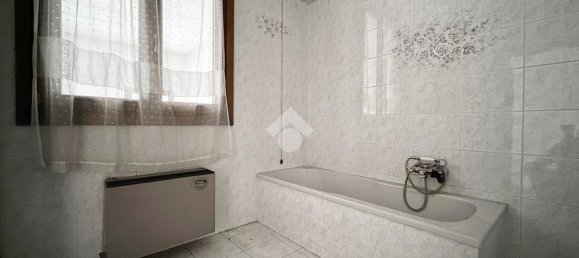 9 bedrooms Villa in Isola Rizza, Italy No. 325194 18