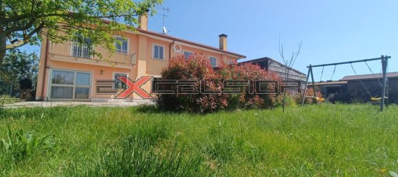5 rooms House in Taglio di Po, Italy No. 171268 3