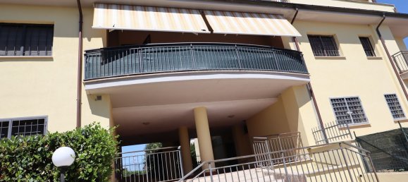 Apartamento de 2 dormitorios en Capena, Italy No. 335803 2