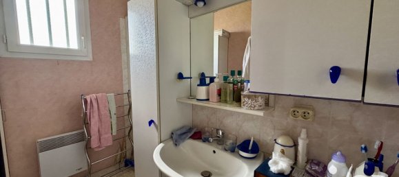 3 bedrooms House in Conde-sur-Vire, France No. 358146 9