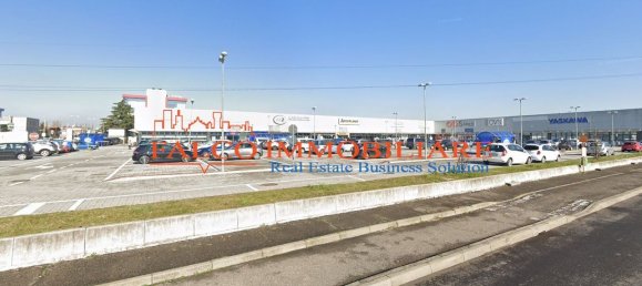 1990m² Commercial property in Buccinasco, Italy No. 4173 16