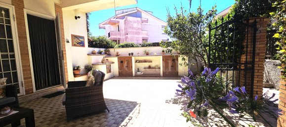 3-salle Appartement à Ardea, Italy No. 285123 9