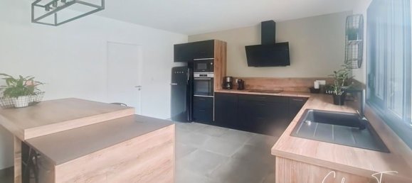 3 bedrooms House in Marans, France No. 98279 8