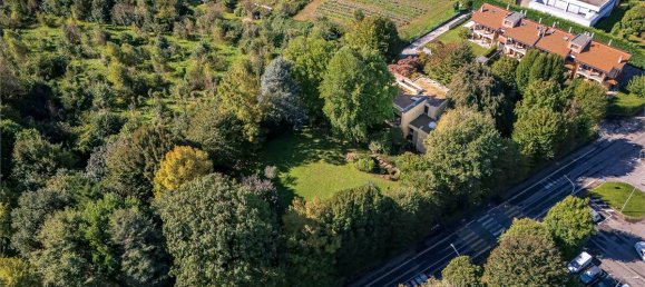 5 bedrooms Villa in Bregnano, Italy No. 139011 2