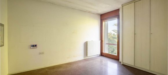 5 bedrooms Villa in Bregnano, Italy No. 139011 12