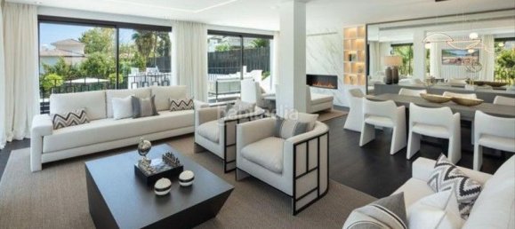 5 bedrooms Villa in Marbella, Spain No. 71464 24