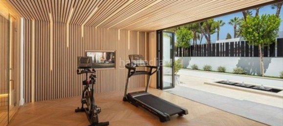 5 bedrooms Villa in Marbella, Spain No. 71464 12