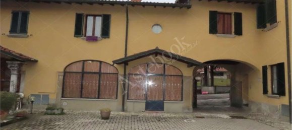 4 rooms Apartment in Sirone, Italy No. 1723 3