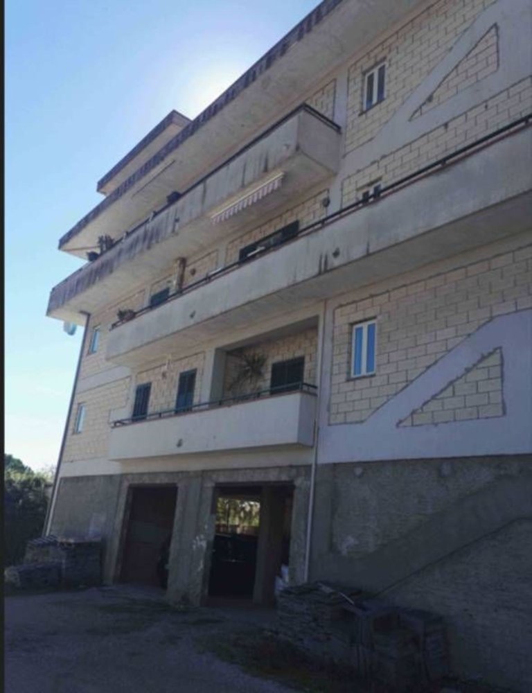 6 rooms Apartment in Santi Cosma e Damiano, Italy No. 202758