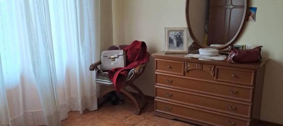 4-Zimmer Wohnung in L'Aquila, Italy, Nr. 37085 8