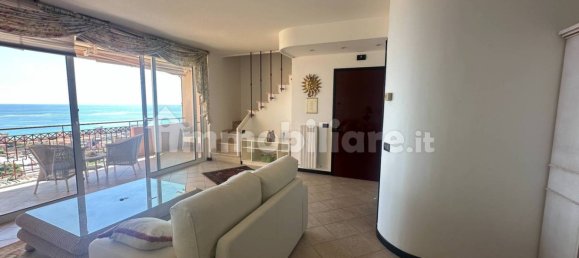 2 bedrooms Duplex in Vallecrosia, Italy No. 270943 2
