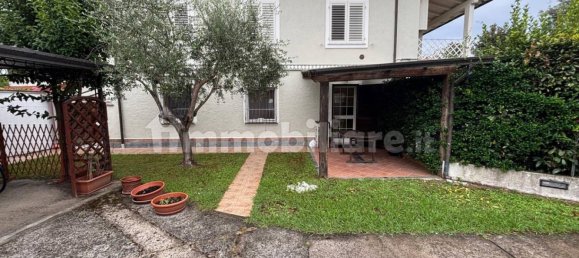 Apartamento de 2 dormitorios en Massa, Italy No. 352896 2