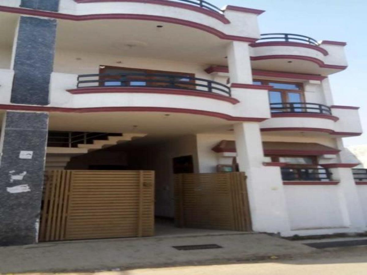 3 bedrooms House in Lucknow, India No. 23051