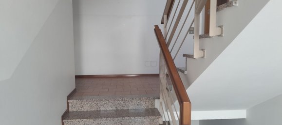 Apartamento de 4 dormitorios en Pordenone, Italy No. 378992 3
