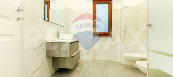 3-salle Appartement à Rome, Italy No. 7534 9