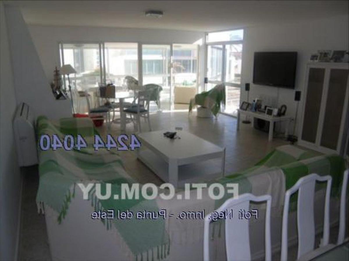 4 bedrooms Apartment in Punta del Este, Uruguay No. 5095