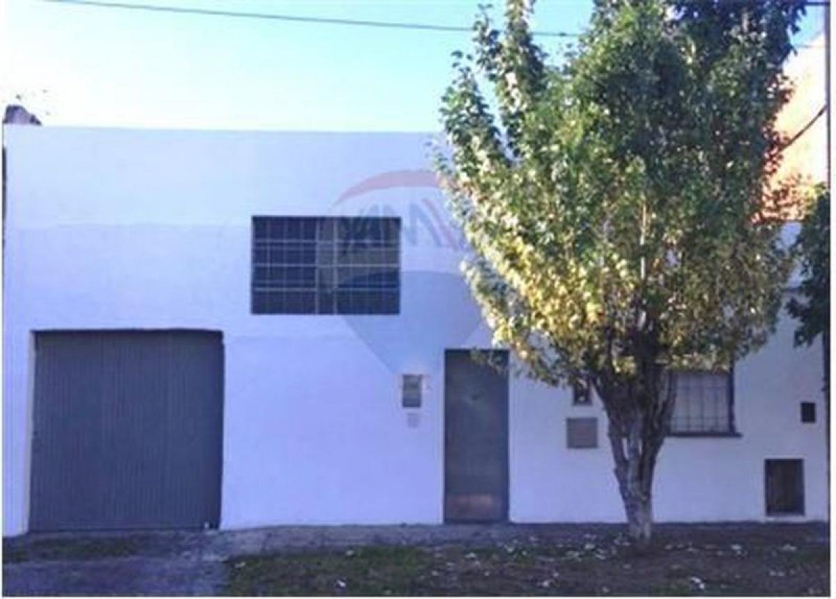 250m² Commercial property in Tres de Febrero, Argentina No. 29710