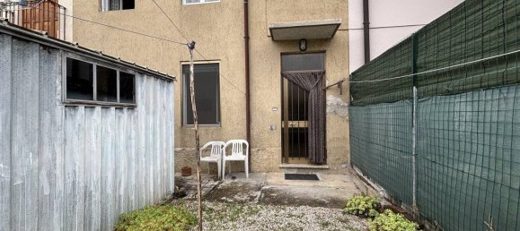 3 bedrooms House in Creazzo, Italy No. 322667 22