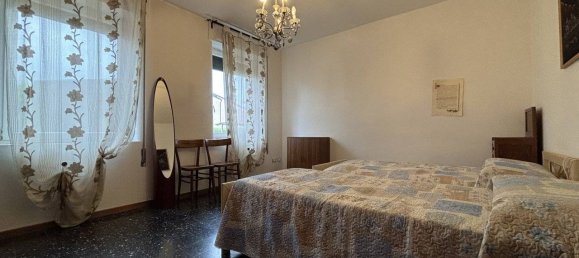 3 bedrooms House in Creazzo, Italy No. 322667 8