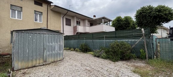 3 bedrooms House in Creazzo, Italy No. 322667 20