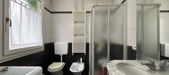 3 bedrooms House in Creazzo, Italy No. 322667 9