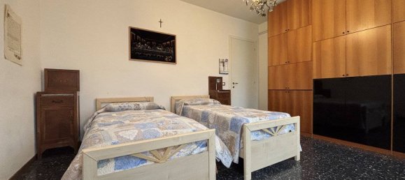 3 bedrooms House in Creazzo, Italy No. 322667 7