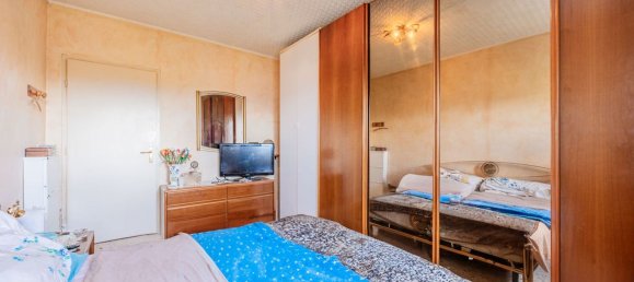 Квартира с 5 комнатами в Пинероло, Италия № 81432 9