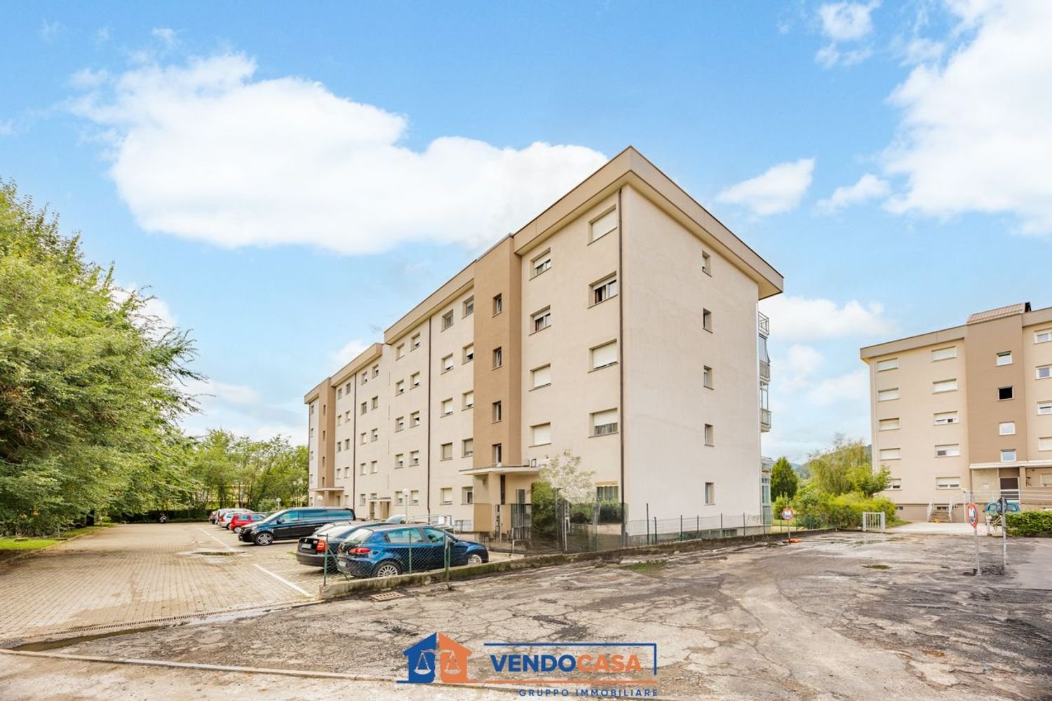 Квартира с 5 комнатами в Пинероло, Италия № 81432