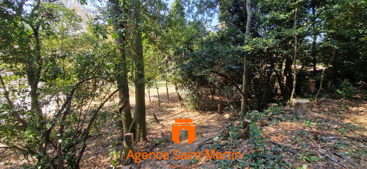 990m² Land in Montelimar, France No. 107350