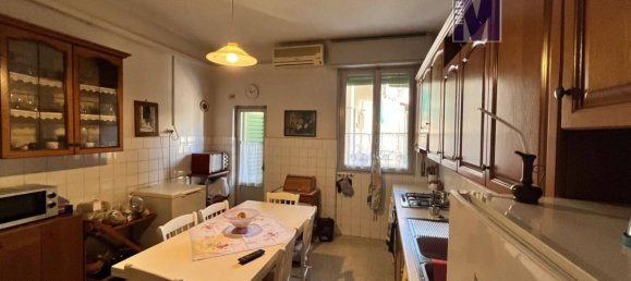 3 bedrooms Apartment in Florence, Italy No. 324448 4