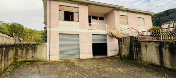 Casa de 6 habitaciónes en Bagnone, Italy No. 173771 3