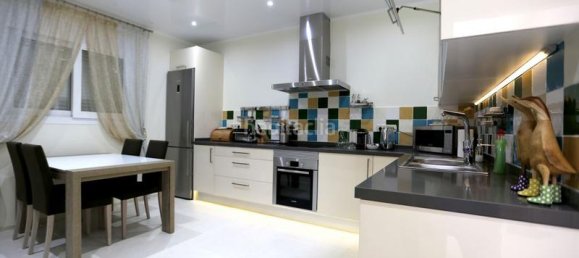 4 bedrooms Villa in Marbella, Spain No. 28185 4