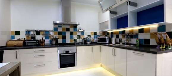 4 bedrooms Villa in Marbella, Spain No. 28185 9