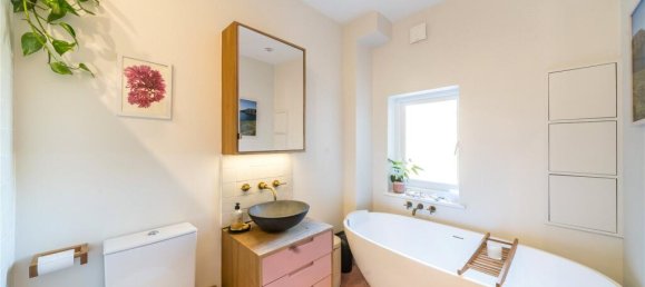 4 bedrooms House in London, United Kingdom No. 12899 9