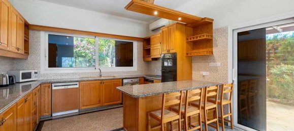 4 bedrooms House in Germasogeia, Cyprus No. 10564 13