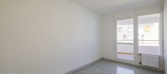 1 bedroom Apartment in Echirolles, France No. 300933 6