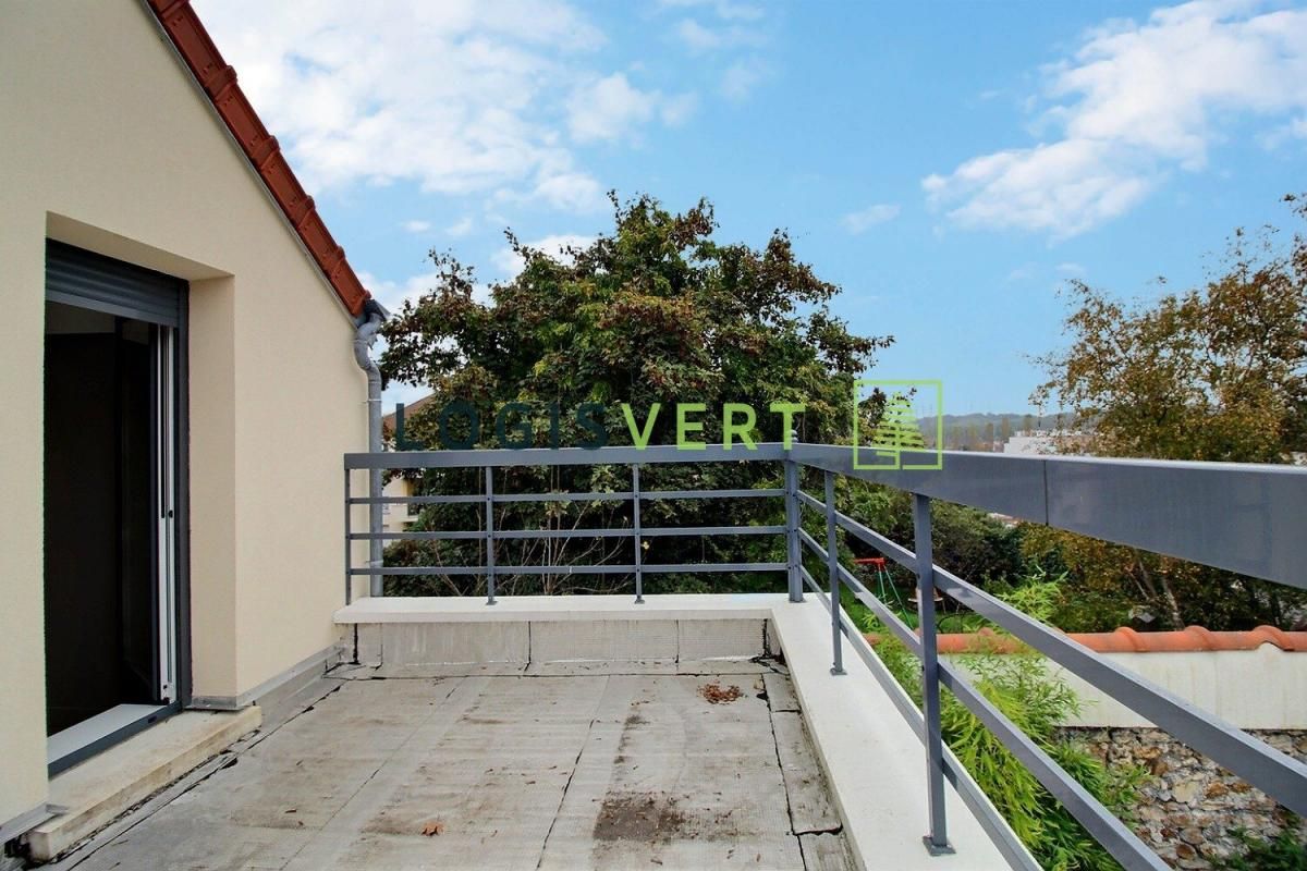 Casa de 3 dormitorios en Palaiseau, France No. 162214