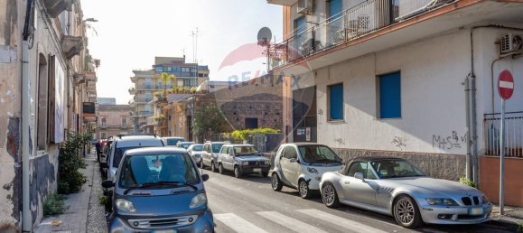 3 rooms Commercial property in Catania, Italy No. 238519 3