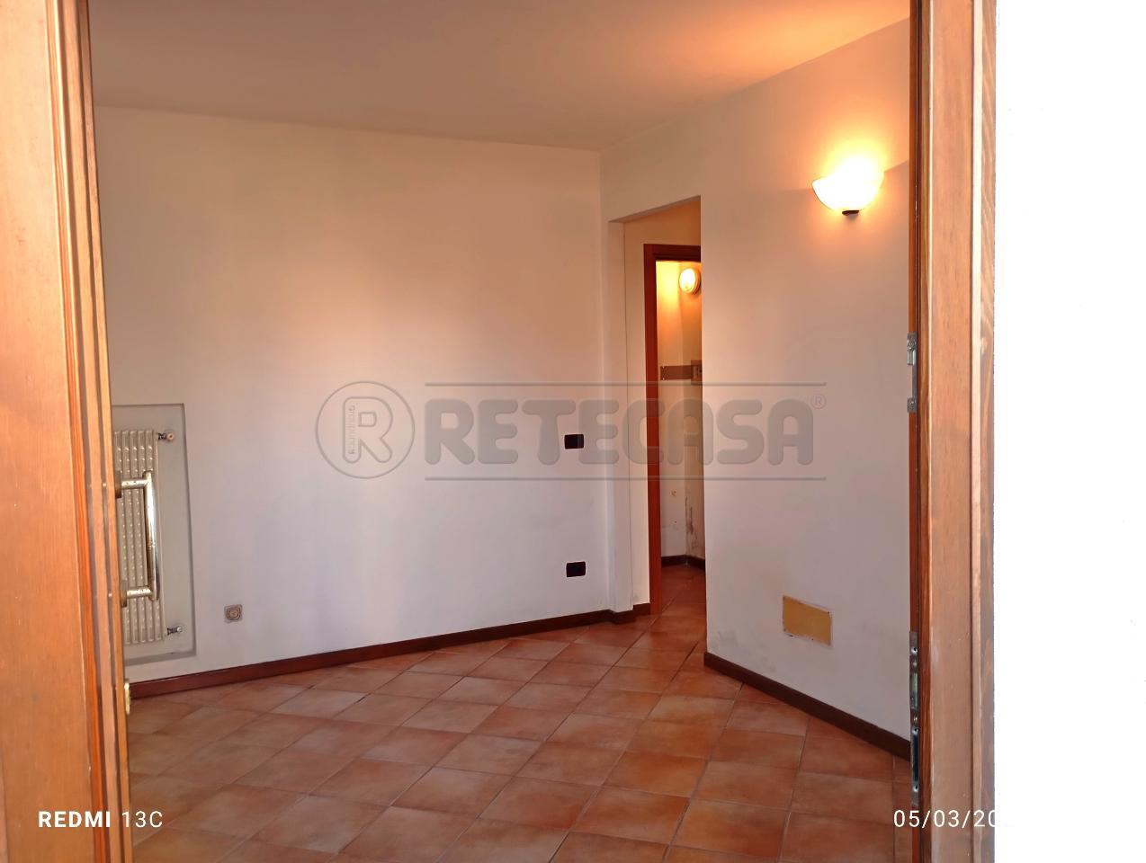 3 rooms Apartment in Vicenza, Italy No. 233060