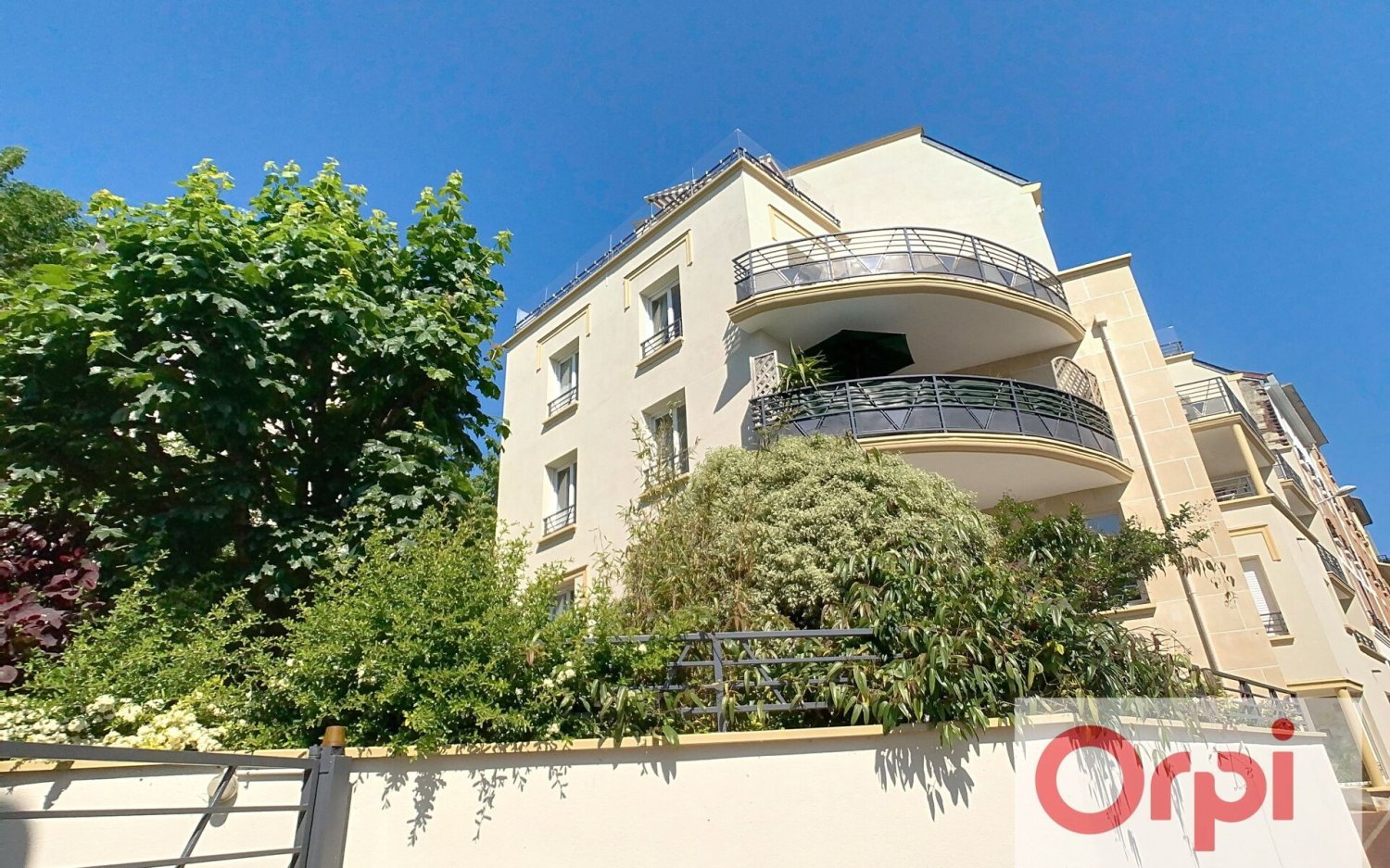Apartamento de 4 dormitorios en Issy-les-Moulineaux, France No. 124536
