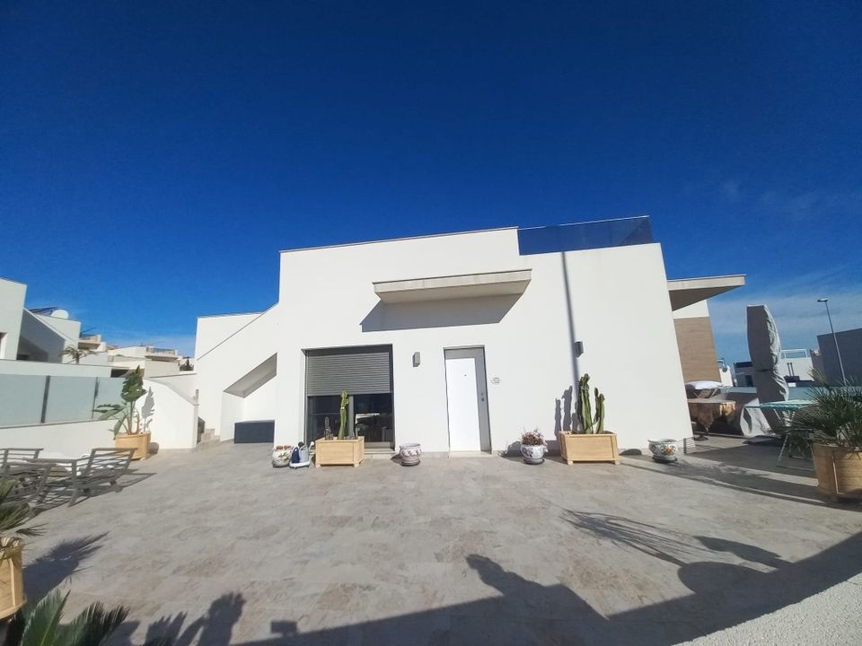 3 bedrooms Villa in San Miguel de Salinas, Spain No. 176525