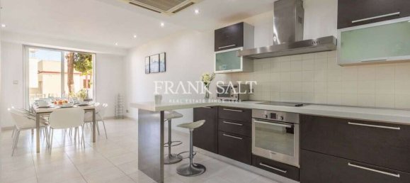 4 bedrooms Villa in San Gwann, Malta No. 8938 39