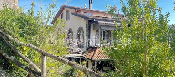 3 bedrooms Villa in Tresana, Italy No. 112897 3