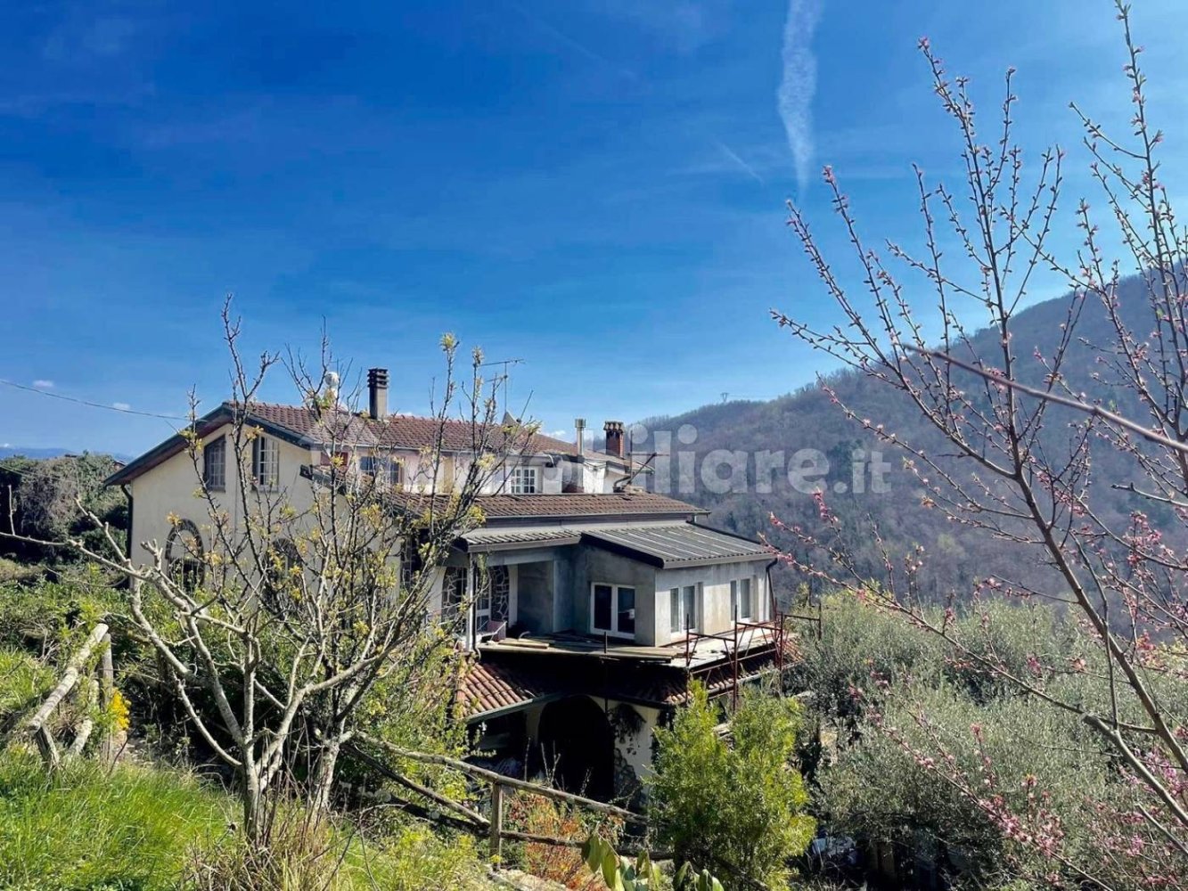 3 bedrooms Villa in Tresana, Italy No. 112897
