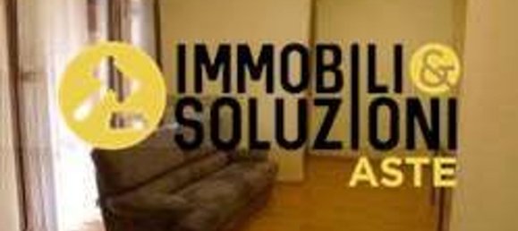 3-salle Appartement à Cislago, Italy No. 3215 4