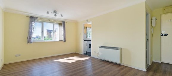 Studio in Feltham, United Kingdom No. 9869 2