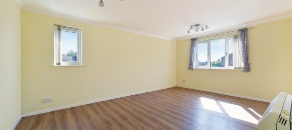 Studio in Feltham, United Kingdom No. 9869 3