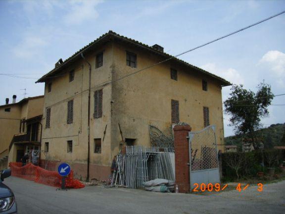 12 rooms Building in Magione, Italy No. 66870