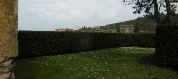 12 rooms Building in Magione, Italy No. 66870 2