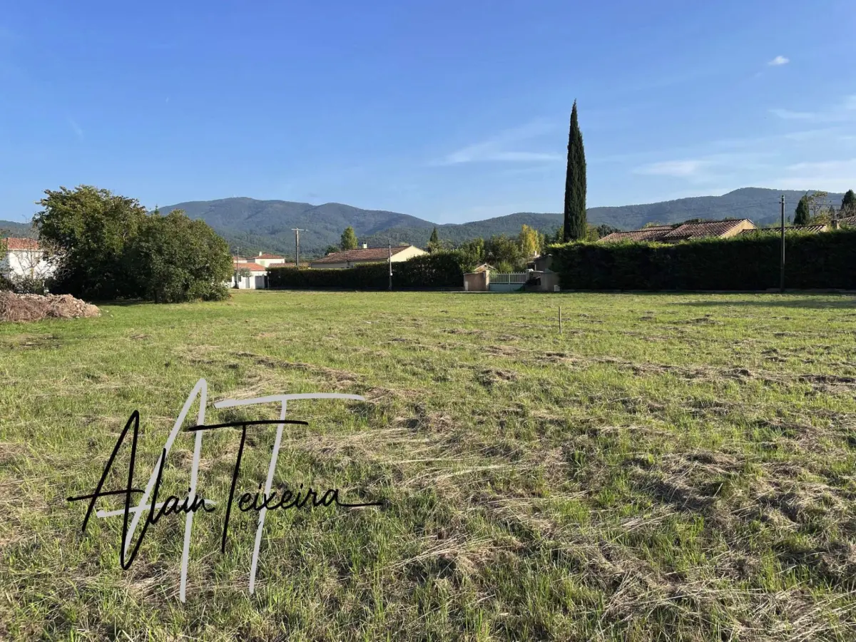 582m² Land in Pignans, France No. 299879
